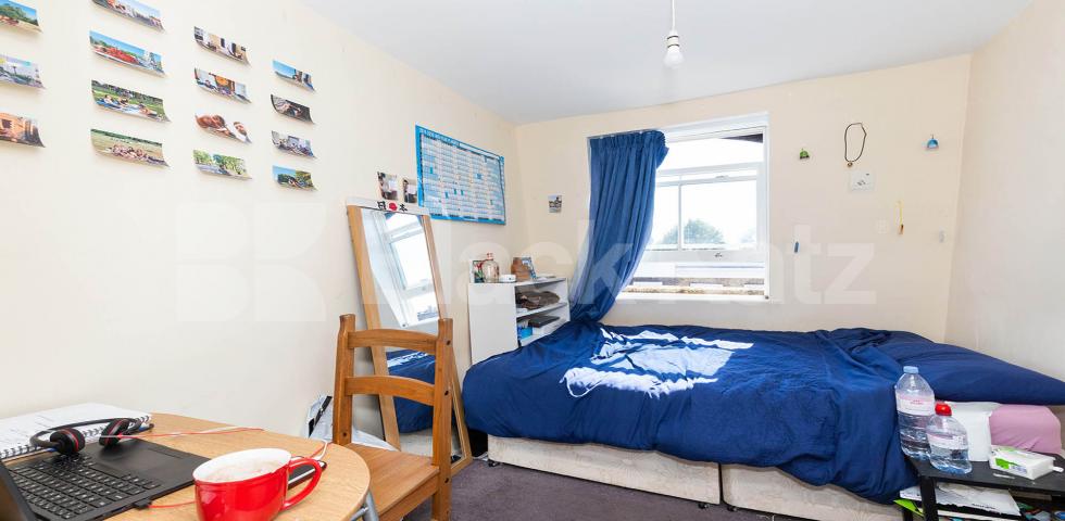 			GOOD FOR 4 SHARERS!, 3 Bedroom, 1 bath, 1 reception Flat			 York Way, CALEDONIAN ROAD